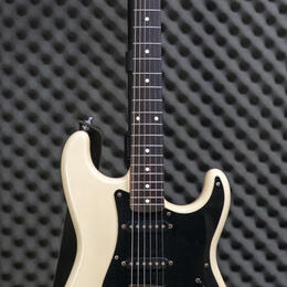 Prodám Fender strat Japan E series
