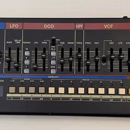 Nab&iacute;z&iacute;m syntez&aacute;tor Roland JU06A t&eacute;měř nepoužit&yacute;