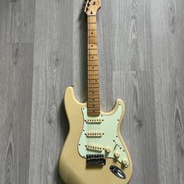 Squier Pro Tone Stratocaster (1997) + příslušenství