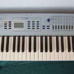 Syntezátor YAMAHA CS2x