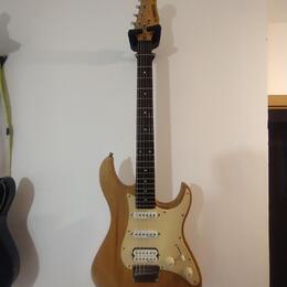 YAMAHA EG 112 C