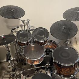 Evans Db One rock pack + cymbals 