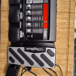 Pred&aacute;m multiefekt Digitech RP 355