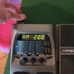 Multiefekt Digitech RP200 + zdroj