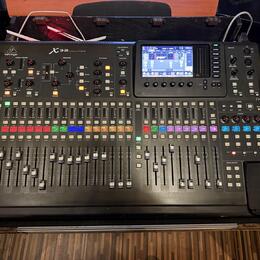 Behringer X32 