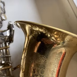 alt sax&iacute;k CORTON Amati