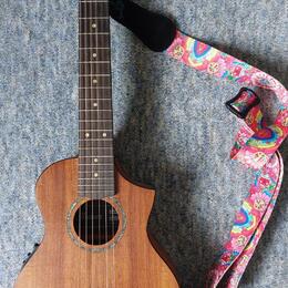 IBANEZ šestistrunné elektroakustické kytarové ukulele