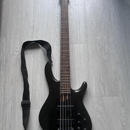 Baskytara Cort Artisan B5 (5-strunná)