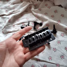 Tremolo na  Stratocaster Black (Squier limited Black edition