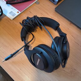 Studiová sluchátka Shure SRH440A