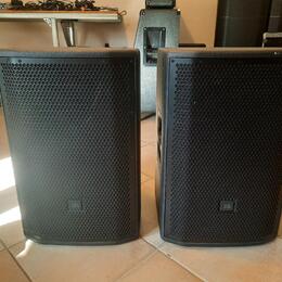 JBL PRX812W pár+obaly, jedna má poruchu