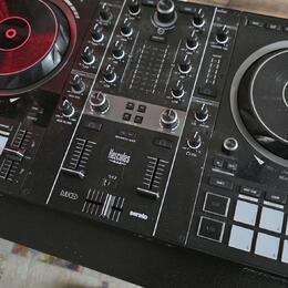 Hercules DJ Control Inpulse 500