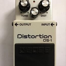 Boss DS 1 v limitované barvě