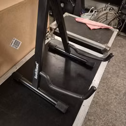 Stoj&aacute;nek na akustickou kytaru ROCKSTAND RS 20801 B