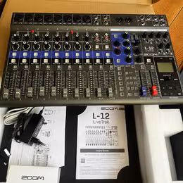 Zoom LiveTrak L-12