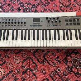 Nektar Impact LX 61 midi keyboard NEW !