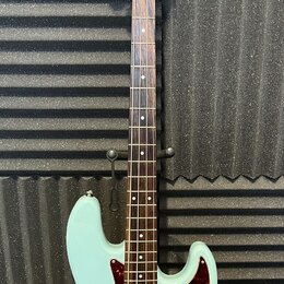 Fender Squier Classic Vibe ‘60s Jazz Bass — Daphne Blue