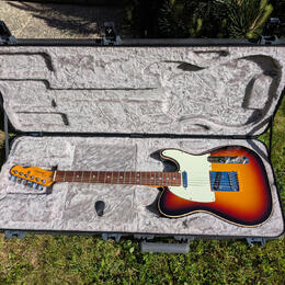 Fender American Ultra Telecaster RW Ultraburst.