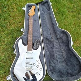 Prodám Fender Stratocaster