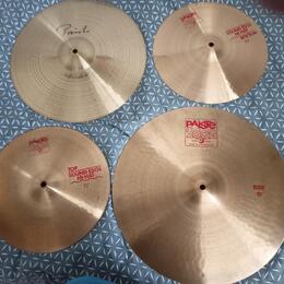 Sadu činelů zn. Paiste řady 2002 a signature