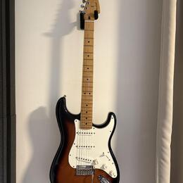 Fender Player Stratocaster MN 70th Anniversary 2 - Sunburst