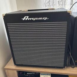 Baskytarové kombo 30W Ampeg Rocket Bass RB108 (v záruce)