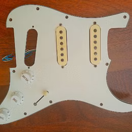 Pickguard,sn&iacute;mače,poť&aacute;ky,3-pol.switch, Greco,Maya 70 roky