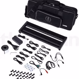 Pedalboard s integrovanou bateri&iacute;, zdrojem, ta&scaron;kou a patch k