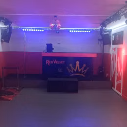 Prodej světeln&eacute; techniky ze zru&scaron;en&eacute;ho clubu