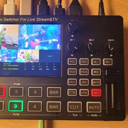 Prodám FULL HD video mixer s 5" LCD IPS displejem-SLEVA