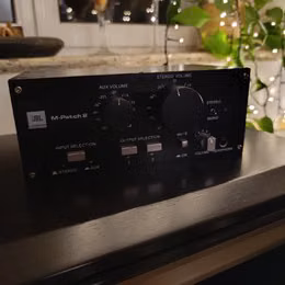 JBL M-Patch 2 &ndash; Pasivn&iacute; mikrofonn&iacute; a studiov&yacute; kontroler 