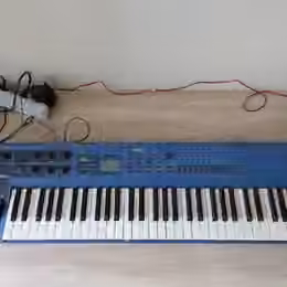 Legend&aacute;rn&iacute; syntez&aacute;tor Yamaha CS1x na prodej &ndash; jako nov&yacute;