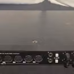 TASCAM US-1800 - 8 XLR mikrofonn&iacute;ch vstupů