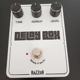 Rozprodej věcí z pedalboardu (delay, zdroj...