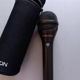 Vokální dynamický mikrofon TC-Helicon MP-75 s pouzdrem