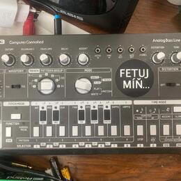 Predám Behringer TD3 s origo adaptérom