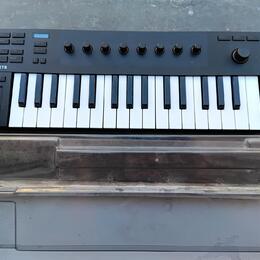 Komplete Kontrol M32 + decksaver