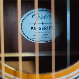 Fender FA125