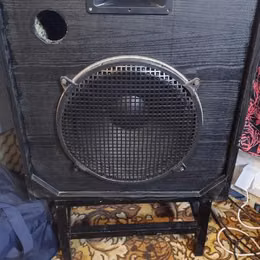 Prod&aacute;m zpěvov&eacute; boxy