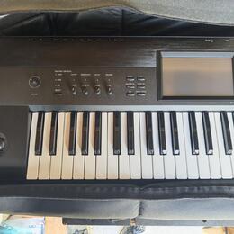 Prodám Korg Krome 61