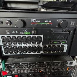 Mackie DL32S + iPad