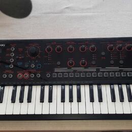 Roland JD-Xi / notové plexi na Hohner D6
