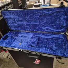 Fender Deluxe Molded Case - Stratocaster/Telecaster