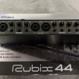 Roland Rubix 44