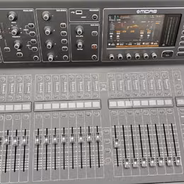 Midas M32 + case