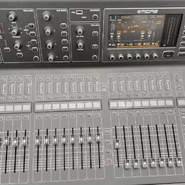Midas M32 + case
