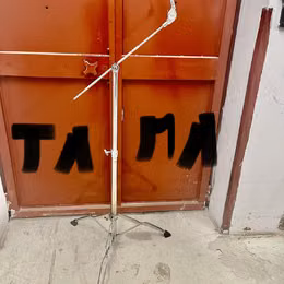 Tama stojan na činel. 