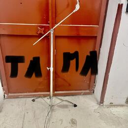 Tama stojan na činel. 