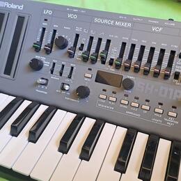 ROLAND SH-01A