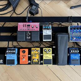 Prodám 10 efektů i s pedalboardem